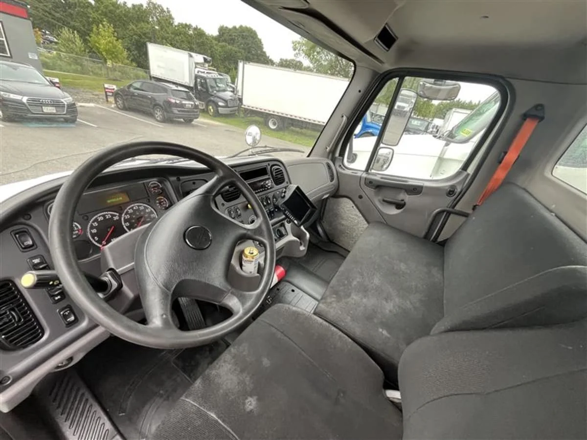 2019 Freightliner M2 106 in Beltsville, MD — photo 7