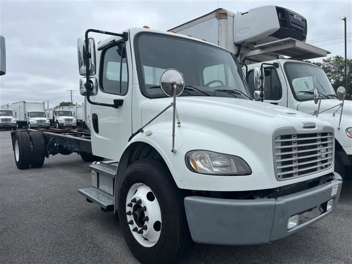 2019 Freightliner M2 106 in Beltsville, MD — photo 3