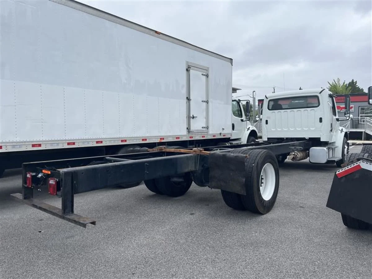 2019 Freightliner M2 106 in Beltsville, MD — photo 4