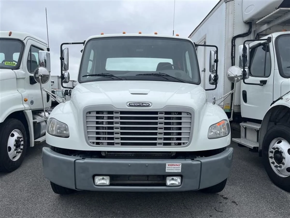 2019 Freightliner M2 106 in Beltsville, MD — photo 2