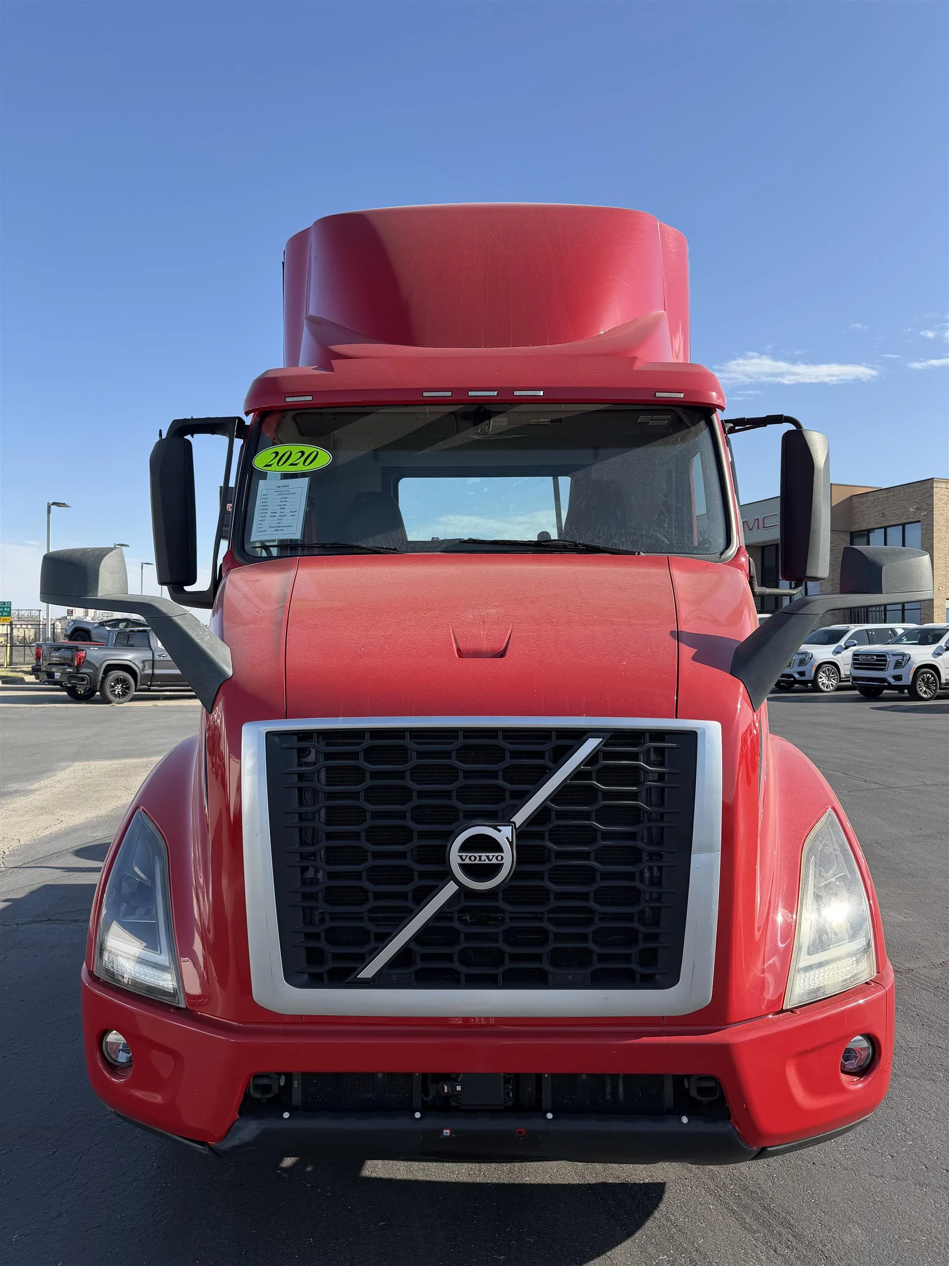2020 Volvo VNR 640 - image 2