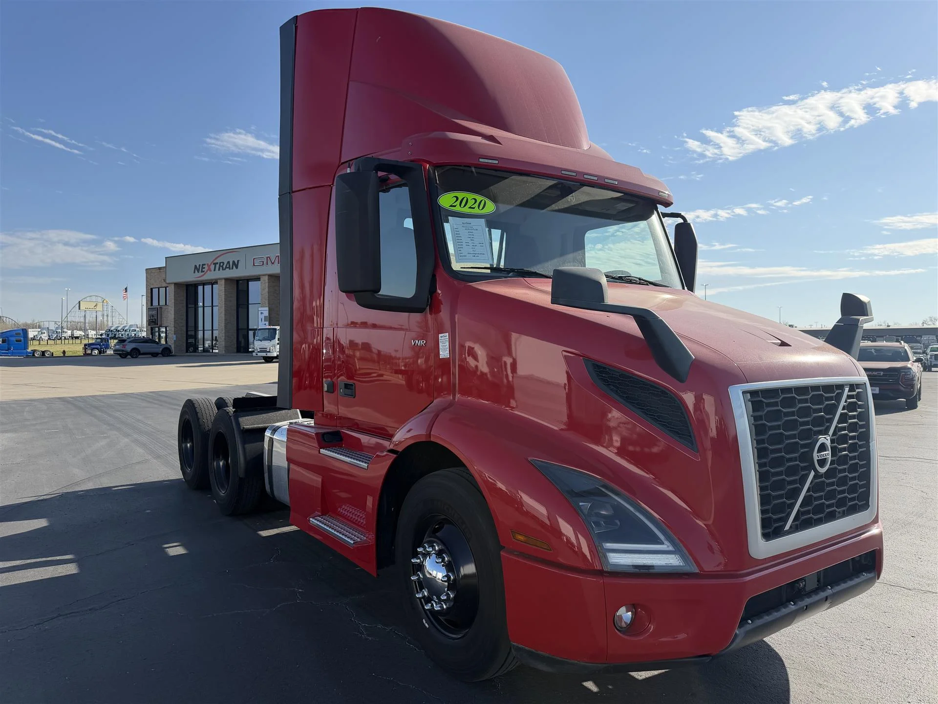 2020 Volvo VNR 640 - image 3