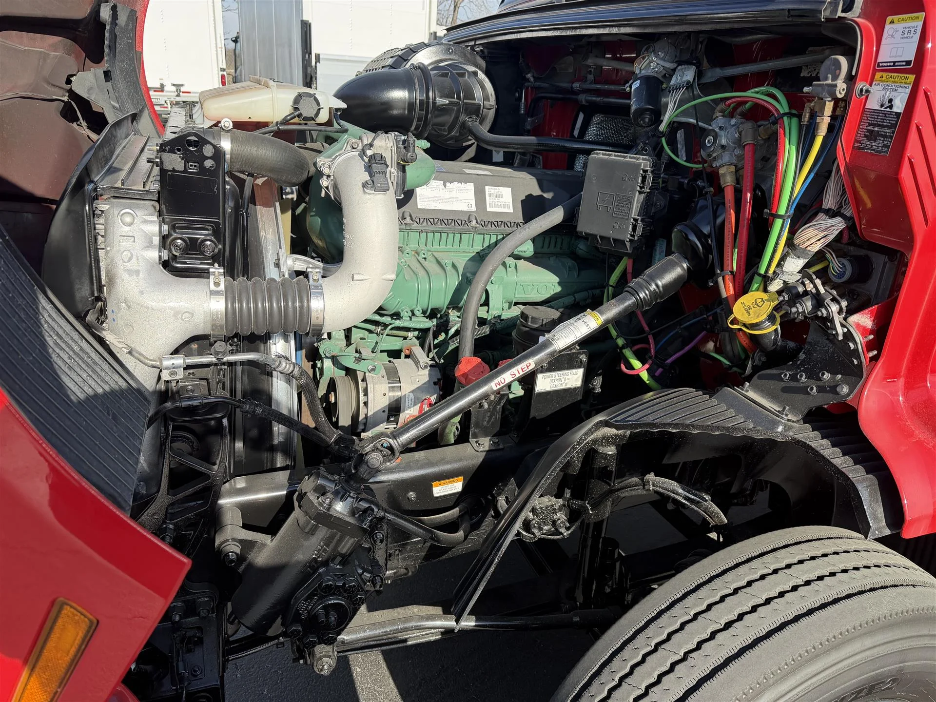 2020 Volvo VNR 640 - image 10