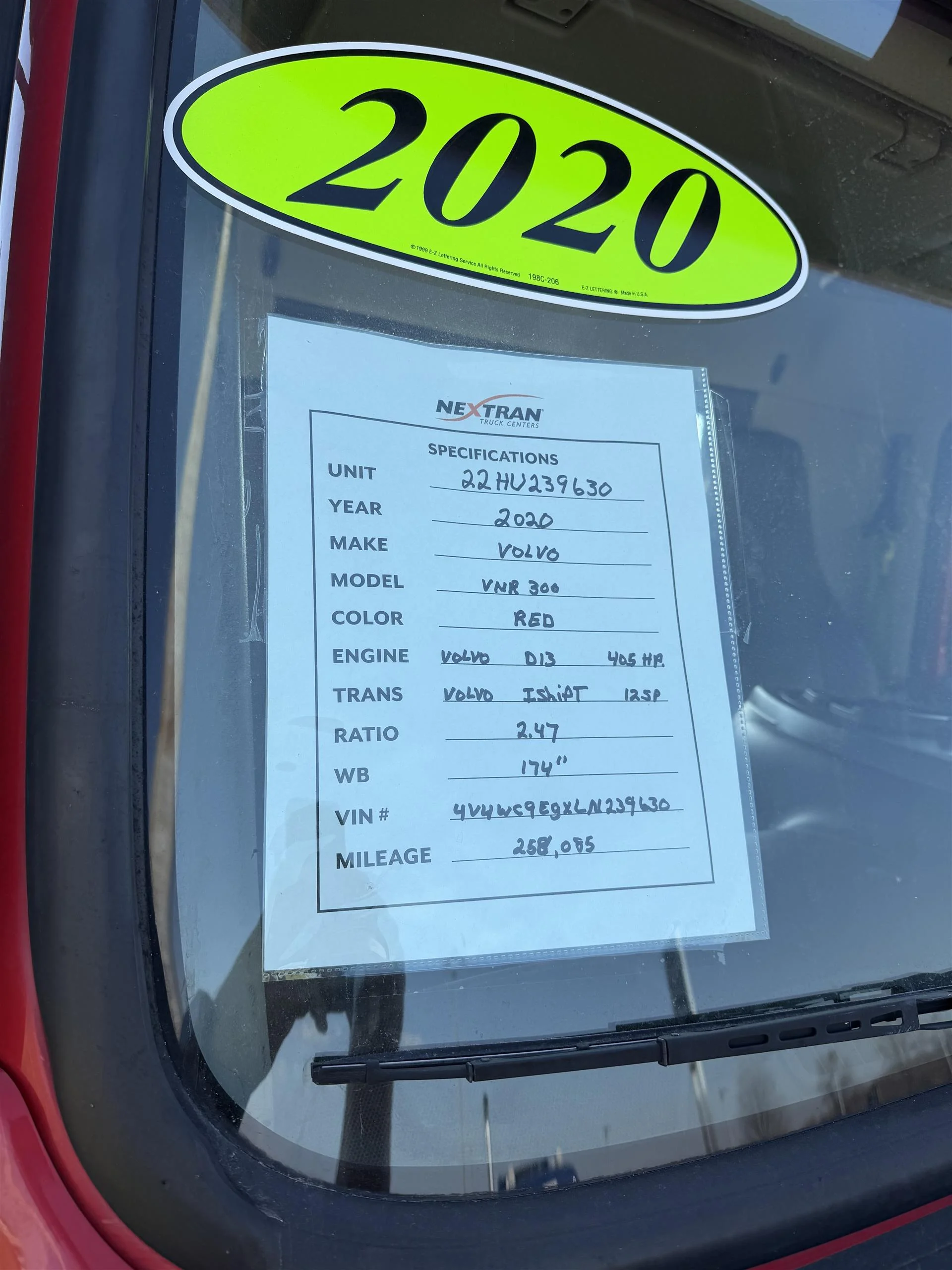 2020 Volvo VNR 640 - image 6