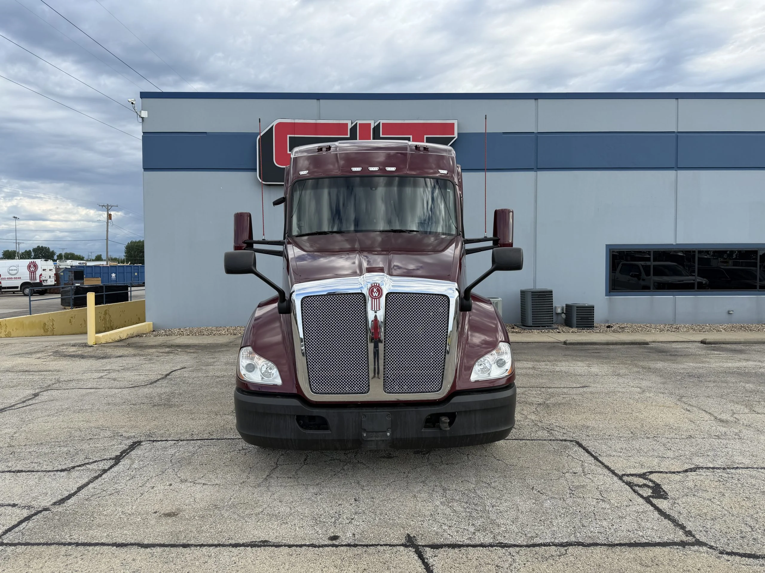 2021 Kenworth T680 in Springfield, IL — photo 2