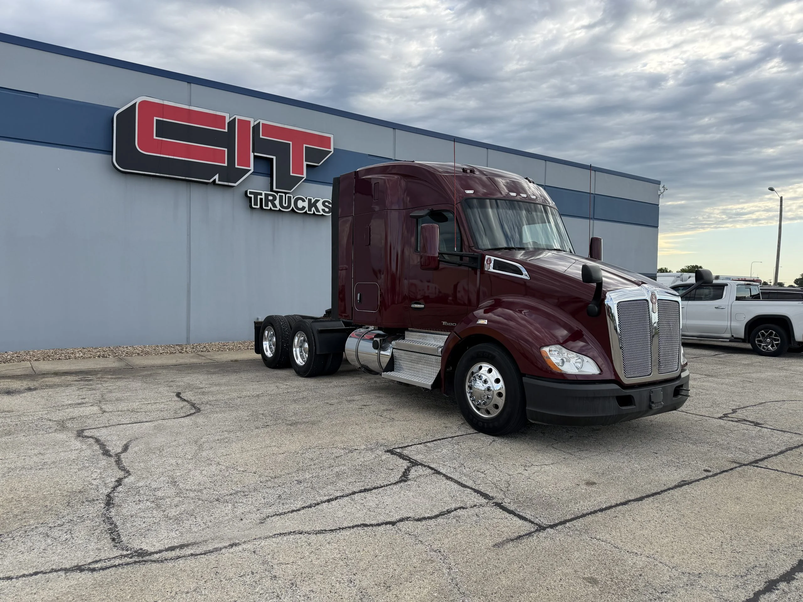 2021 Kenworth T680 in Springfield, IL — photo 3