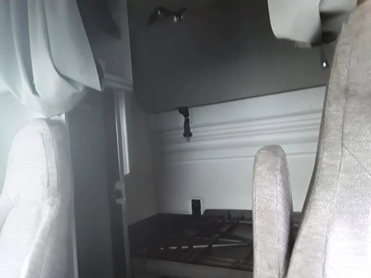 2020 Volvo VNR 640 - image 9