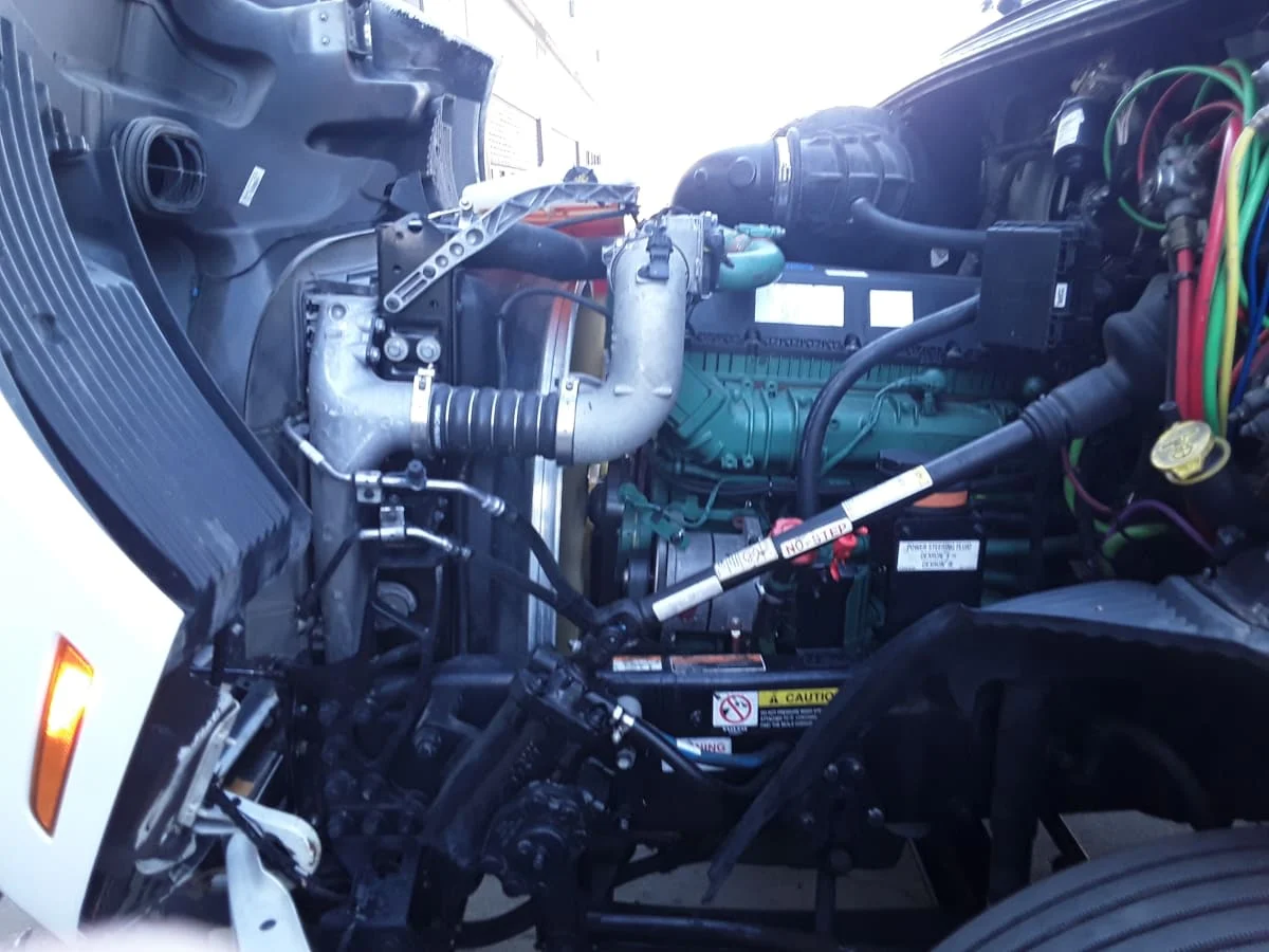 2020 Volvo VNR 640 in Kansas City, MO — photo 10