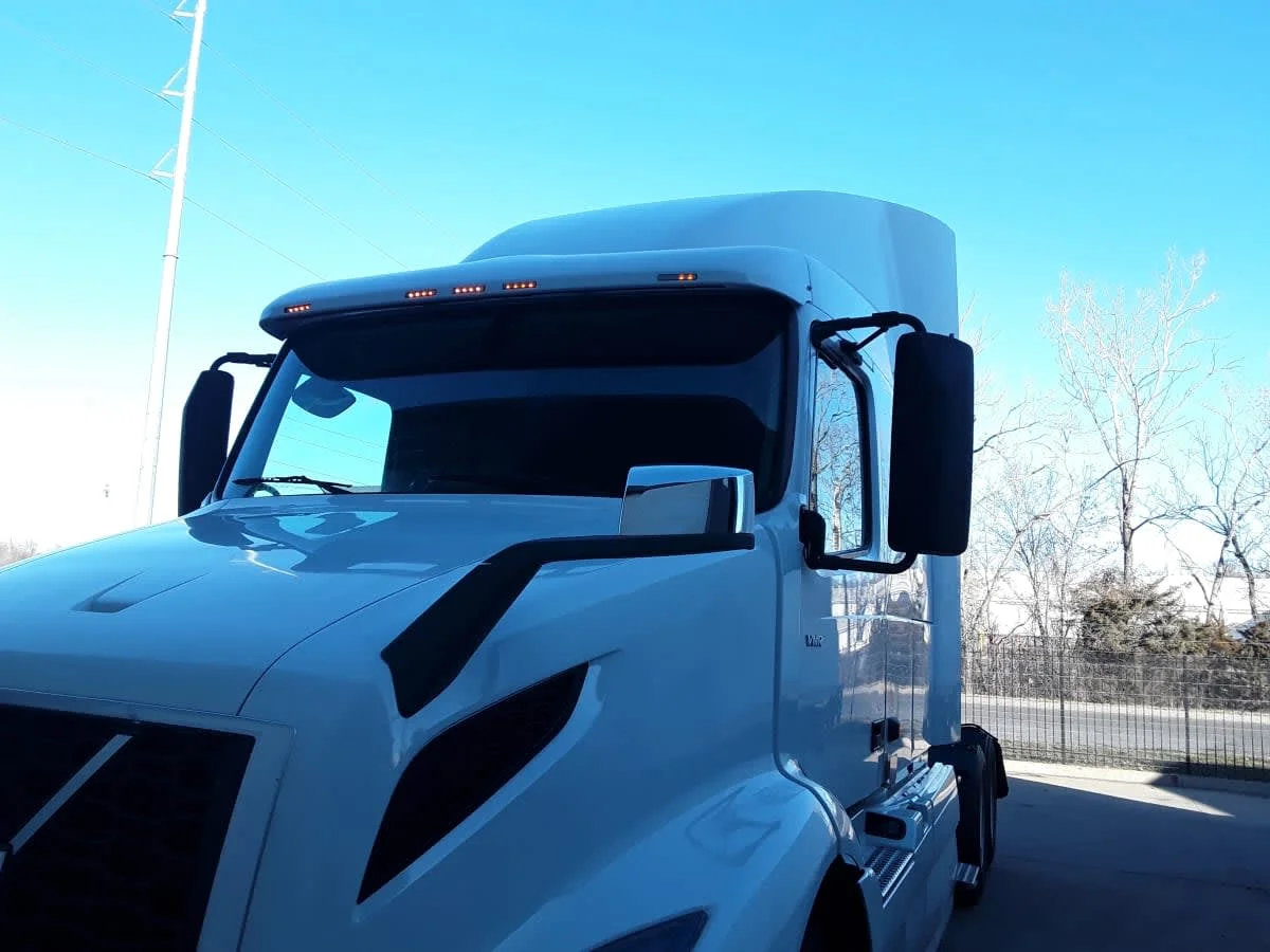 2020 Volvo VNR 640 in Kansas City, MO