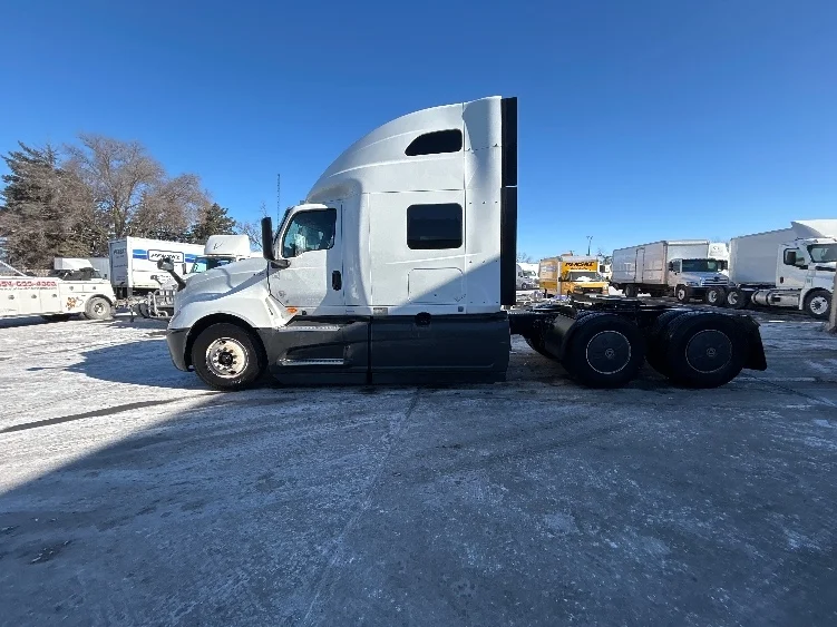 2023 International LT - image 4