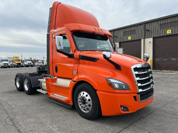 2020 Freightliner Cascadia in Peosta, IA