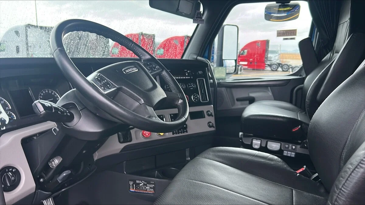 2024 Freightliner Cascadia - image 5