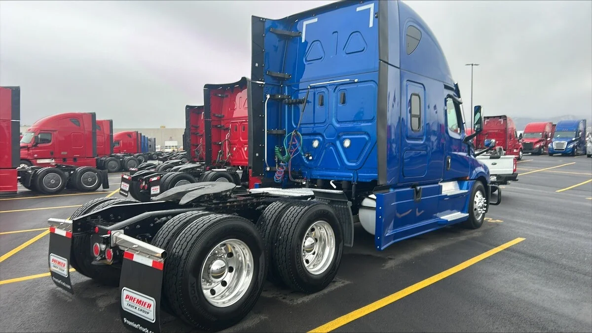 2024 Freightliner Cascadia - image 3