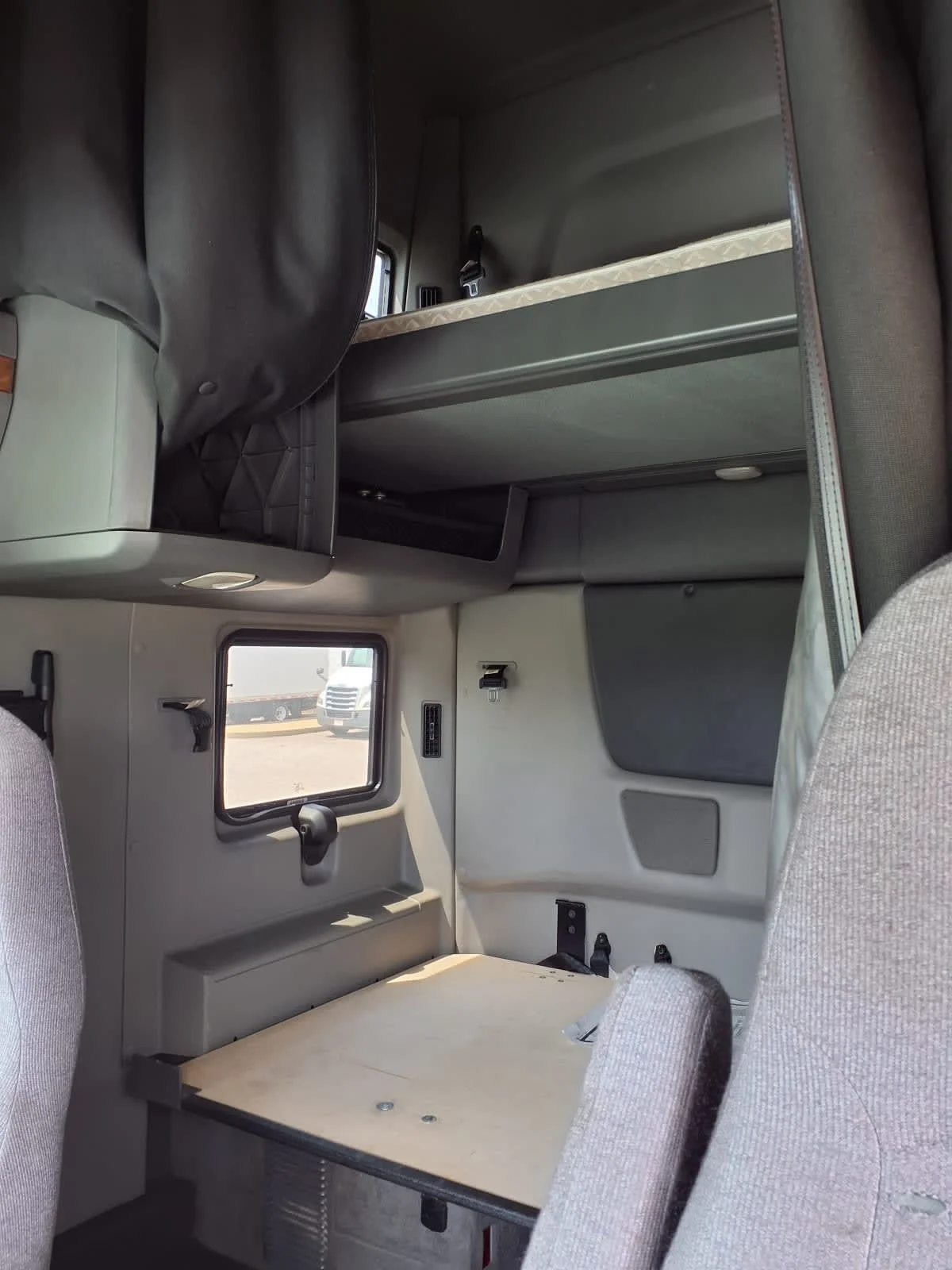 2019 International LT in Cleveland, OH — photo 8