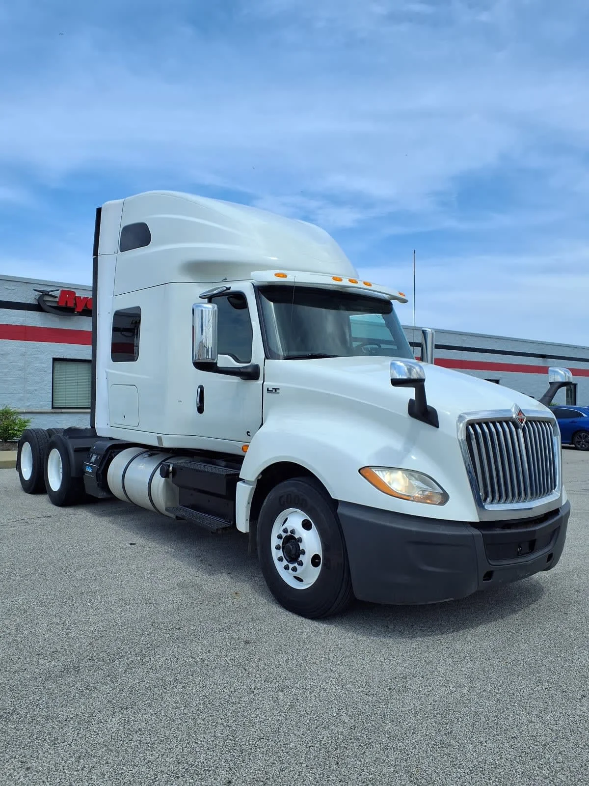 2019 International LT in Cleveland, OH — photo 3