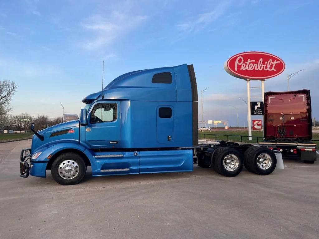 2023 Peterbilt 579 - image 2