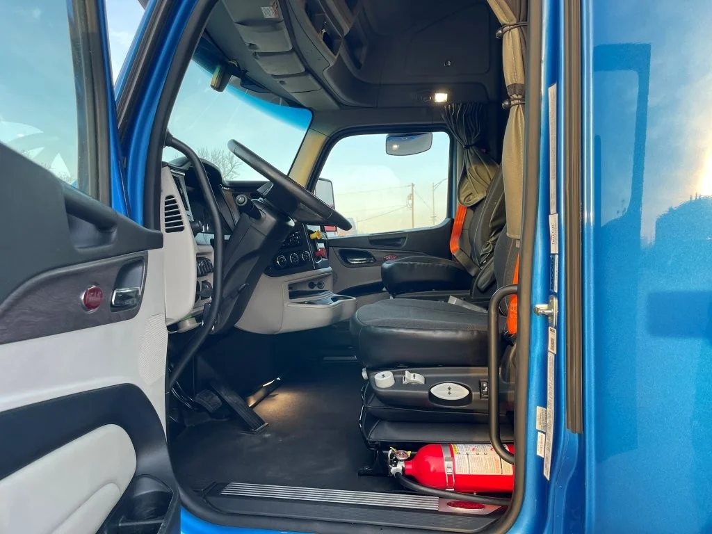 2023 Peterbilt 579 - image 10
