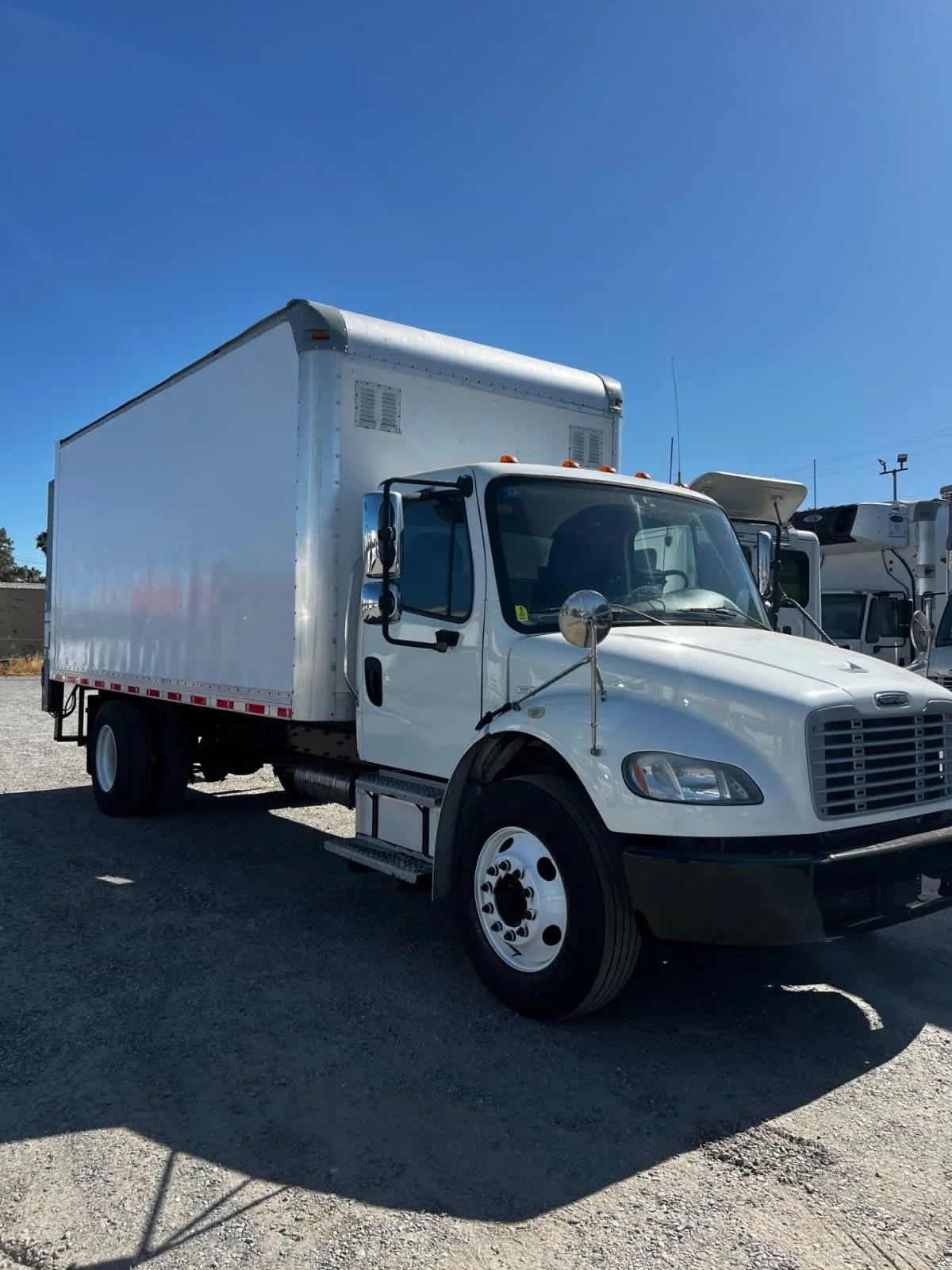 2017 Freightliner M2 106 - image 3