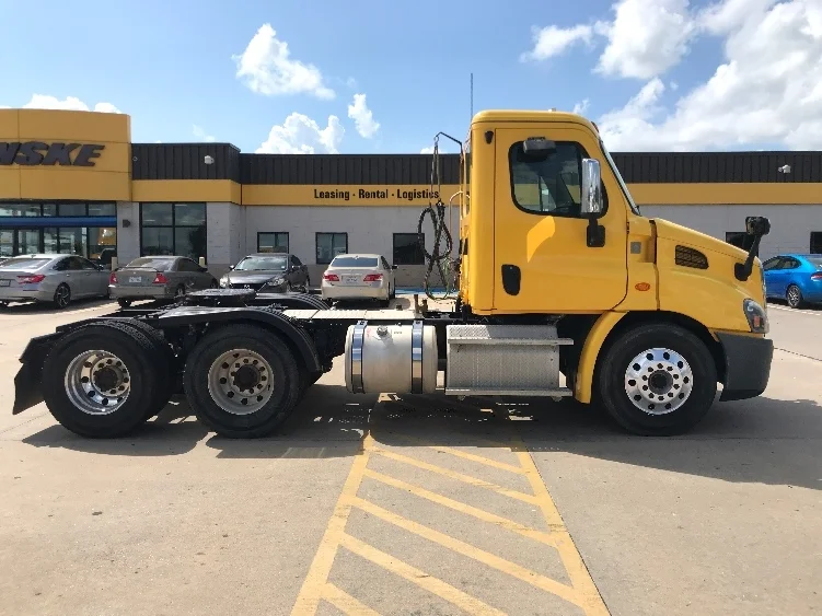 2019 Freightliner Cascadia in Houston, TX — photo 8