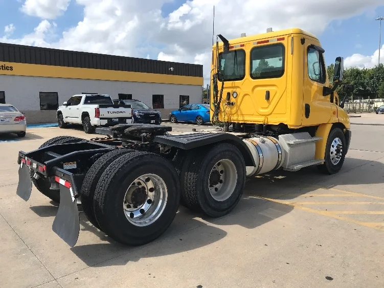 2019 Freightliner Cascadia in Houston, TX — photo 7