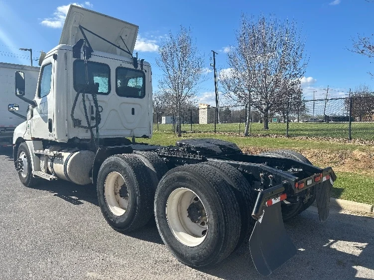 2019 Freightliner Cascadia in Hammond, LA — photo 5