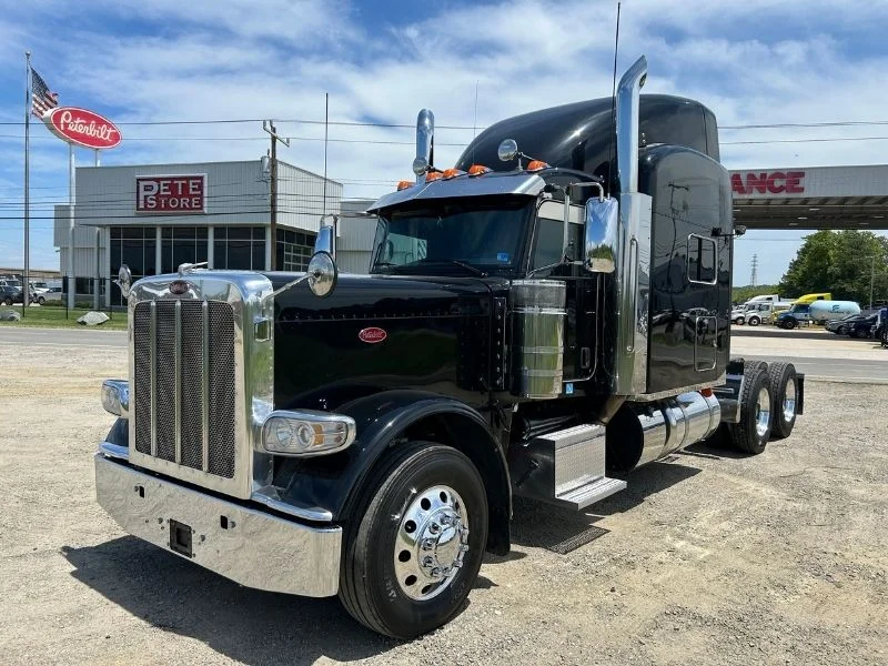 2022 Peterbilt 389 in Richmond, VA — photo 2