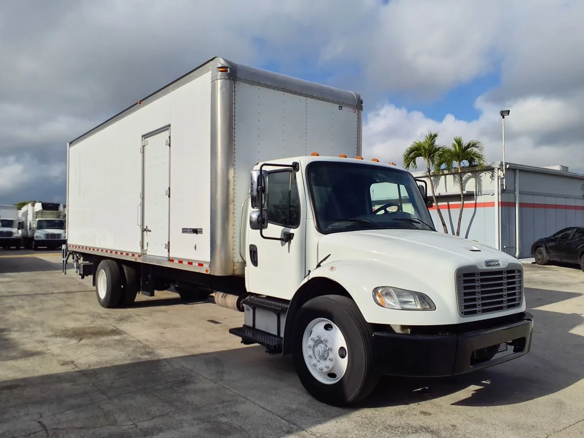 2020 Freightliner M2 106 - image 3