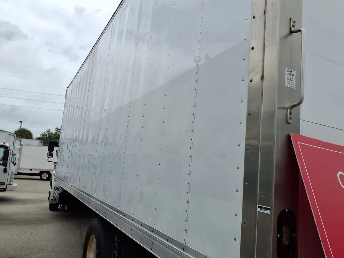 2018 International 4300 - image 6