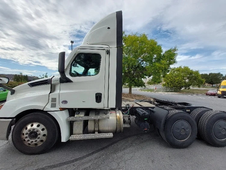 2020 Freightliner Cascadia - image 4