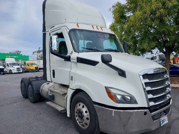 2020 Freightliner Cascadia in Harrisburg, PA
