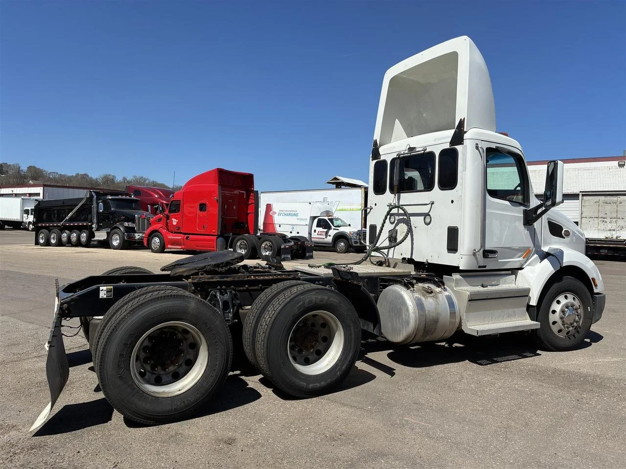 2020 Peterbilt 579 - image 3