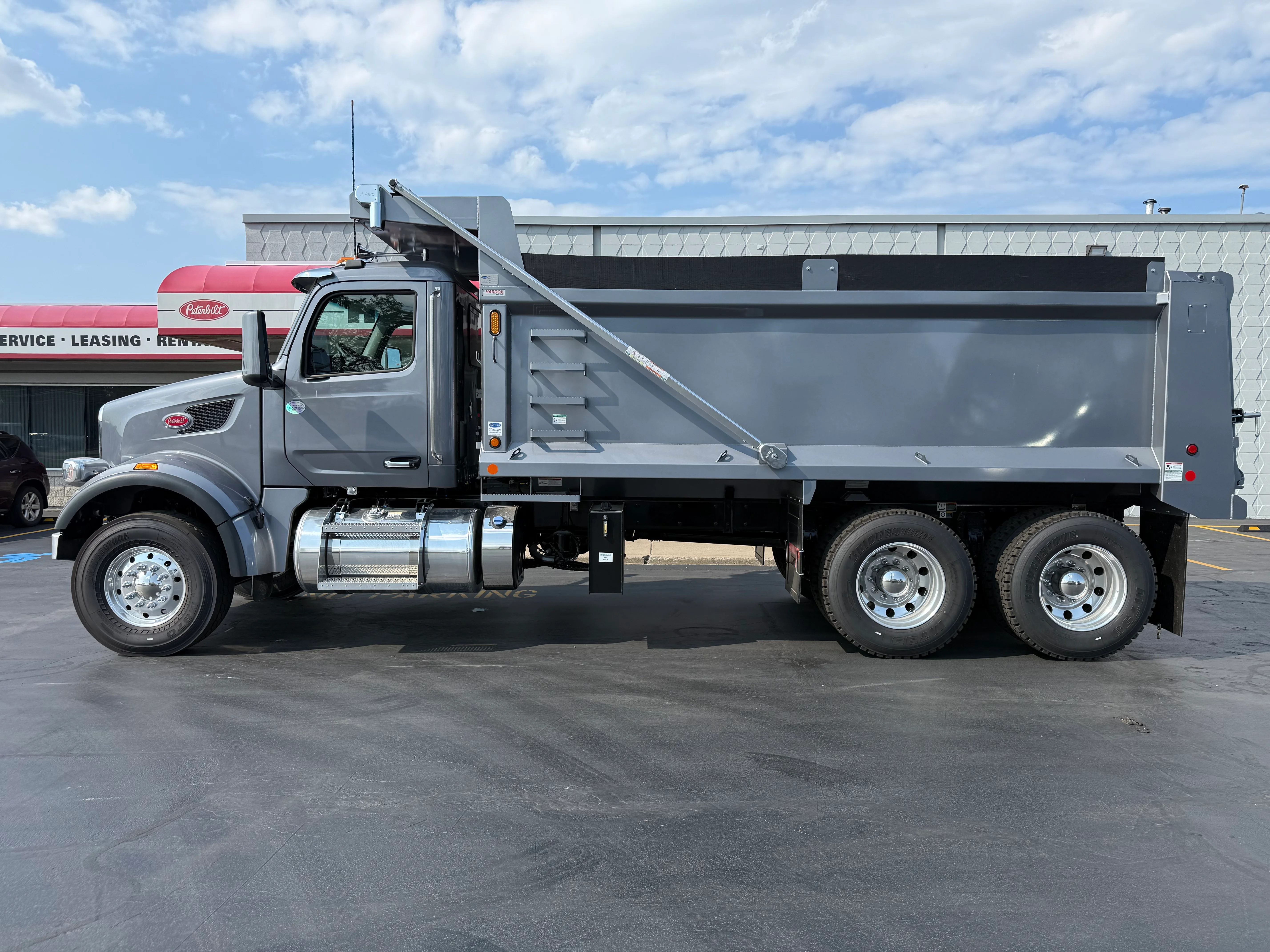 2027 Peterbilt 567 in Buffalo, NY — photo 2