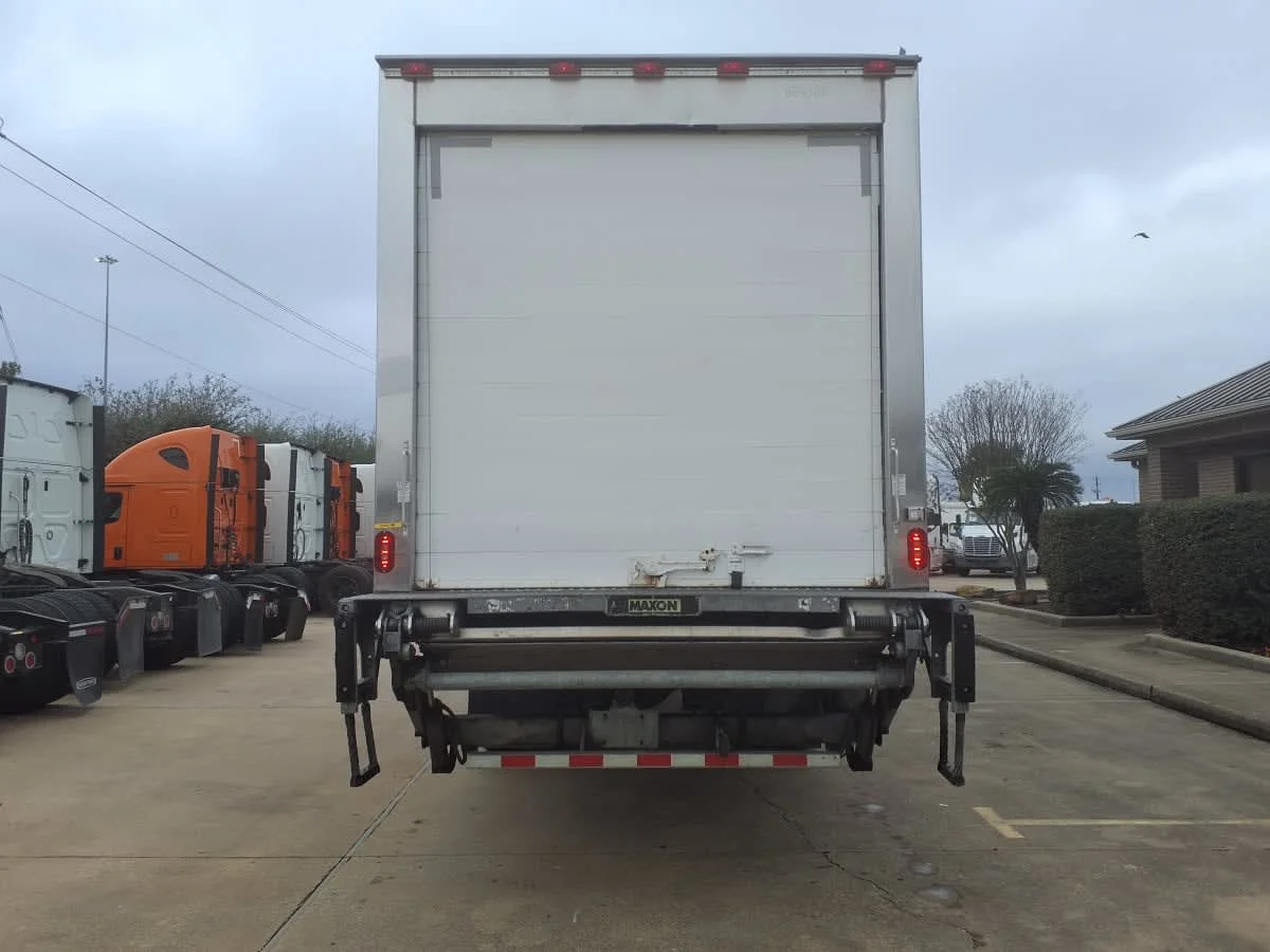 2017 International 4300 - image 5