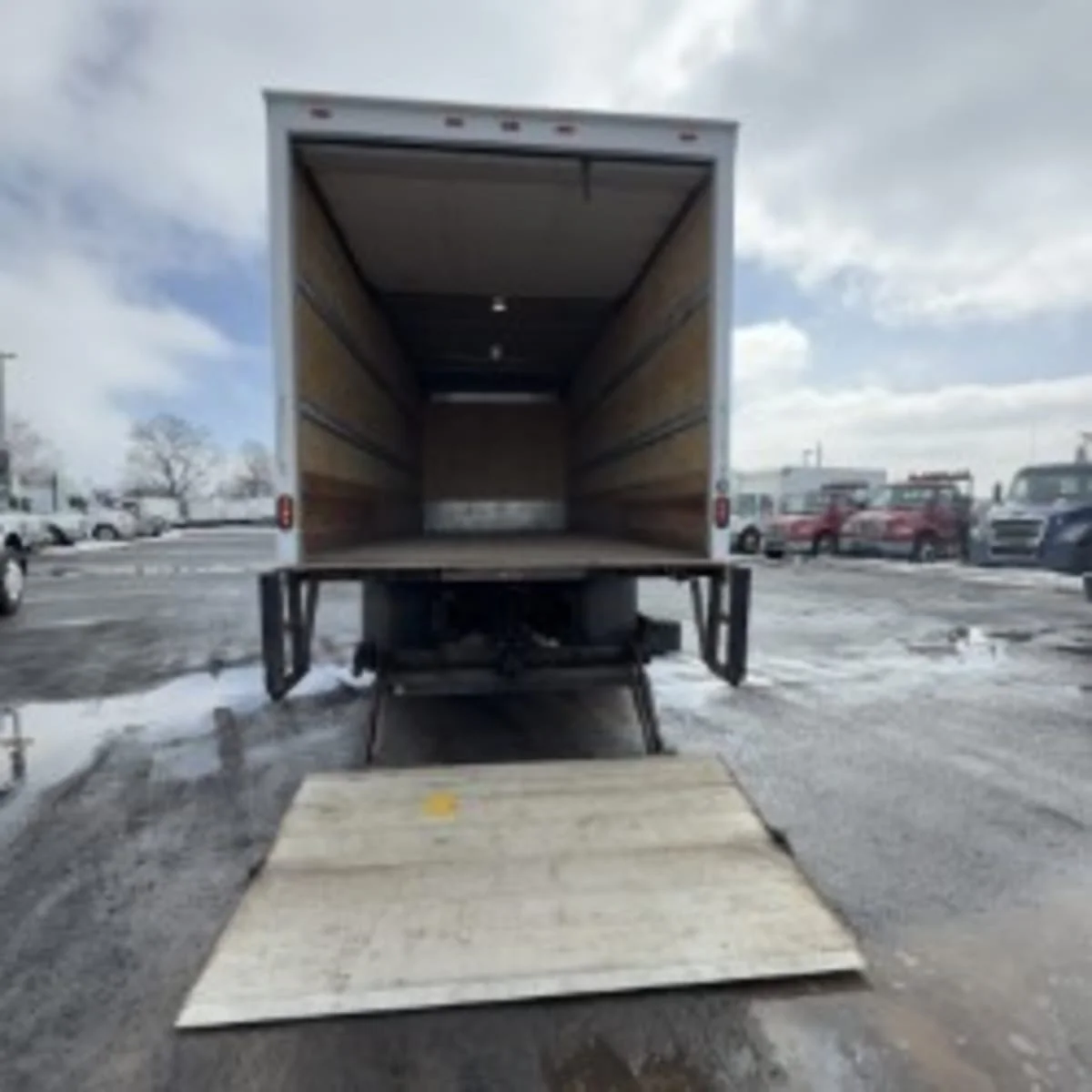 2019 Freightliner M2 106 - image 11