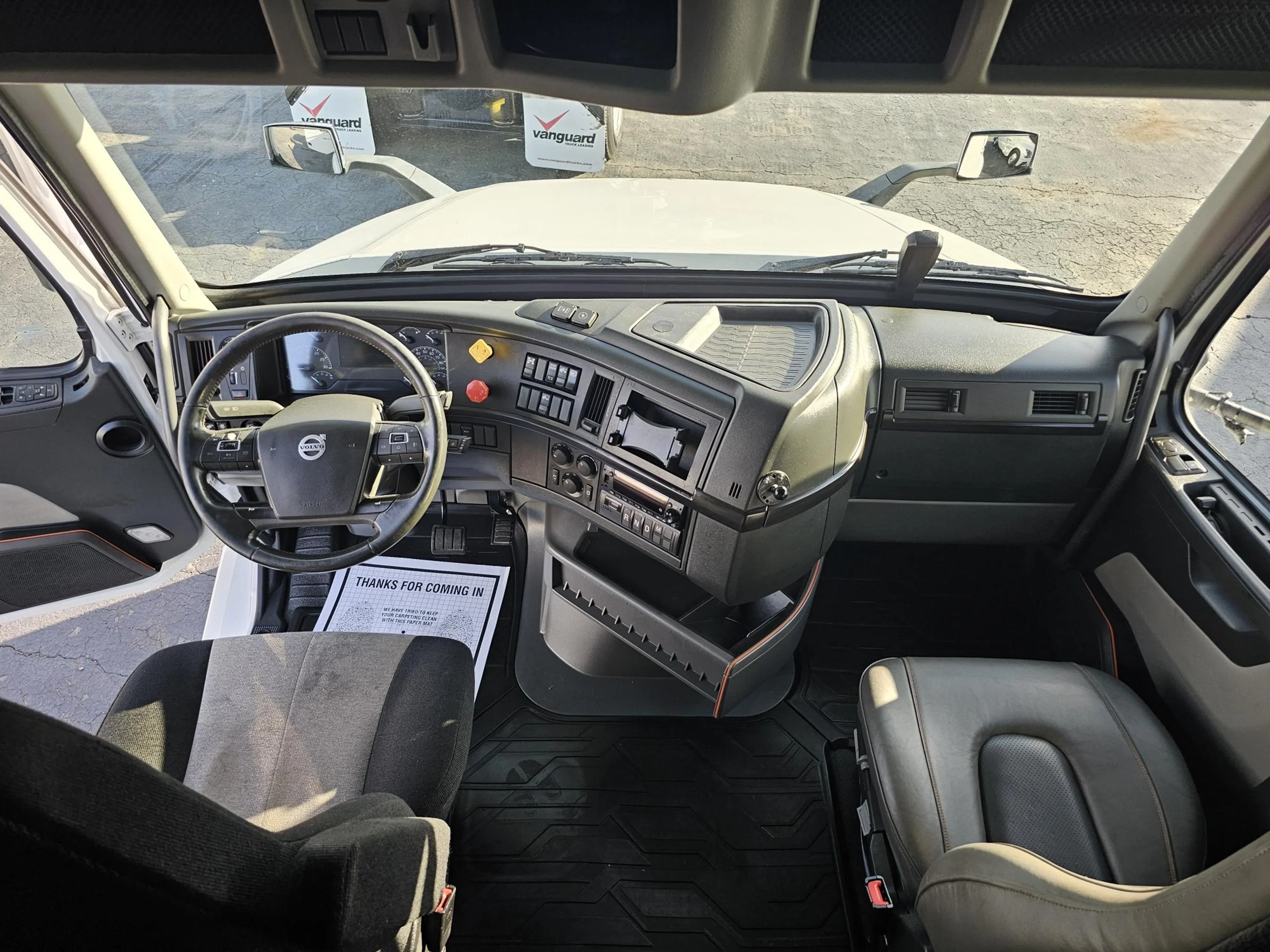 2023 Volvo VNL 860 in Greensboro, NC — photo 9