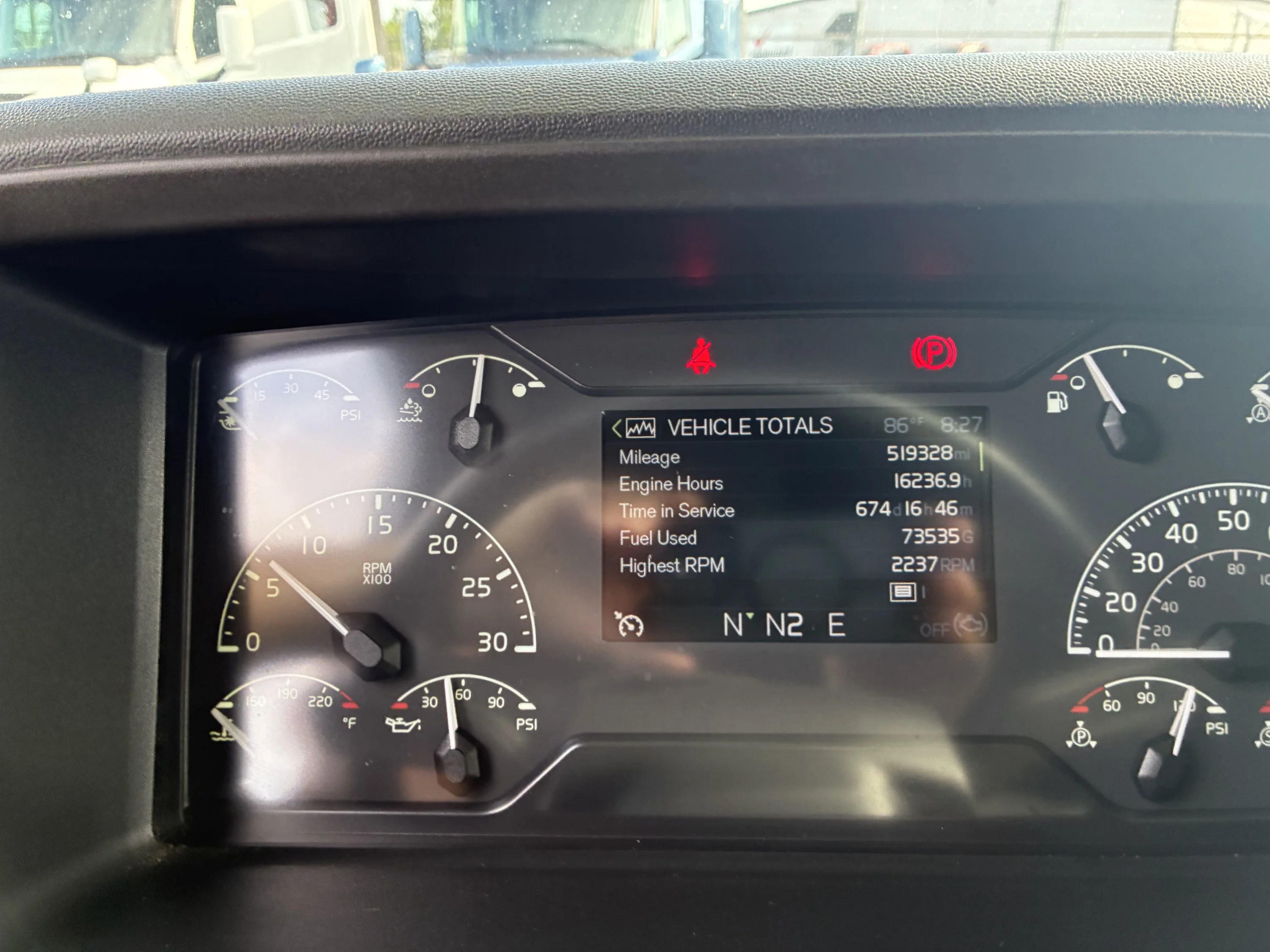 2023 Volvo VNL 860 in Greensboro, NC — photo 18