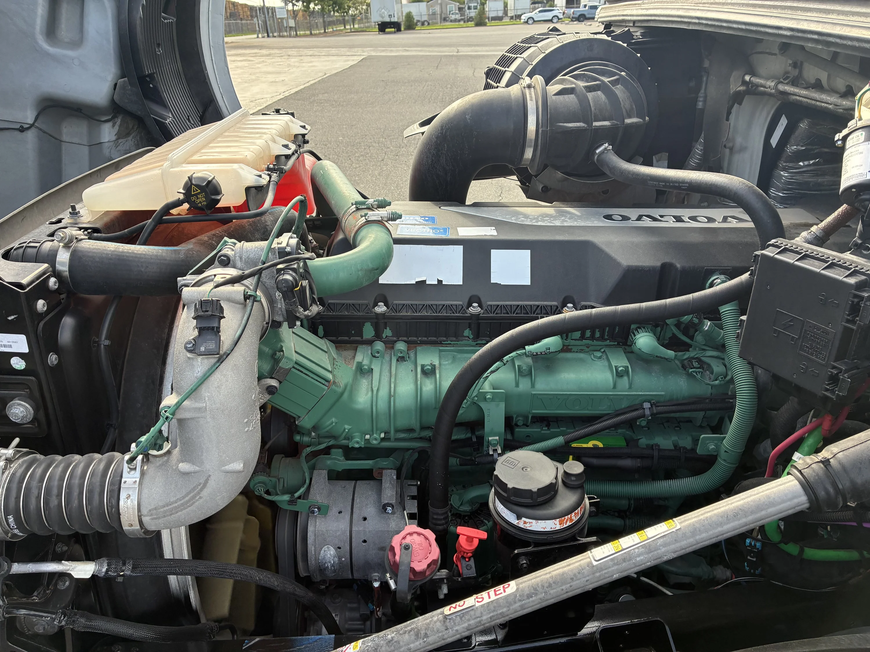 2023 Volvo VNL 860 in Greensboro, NC — photo 6