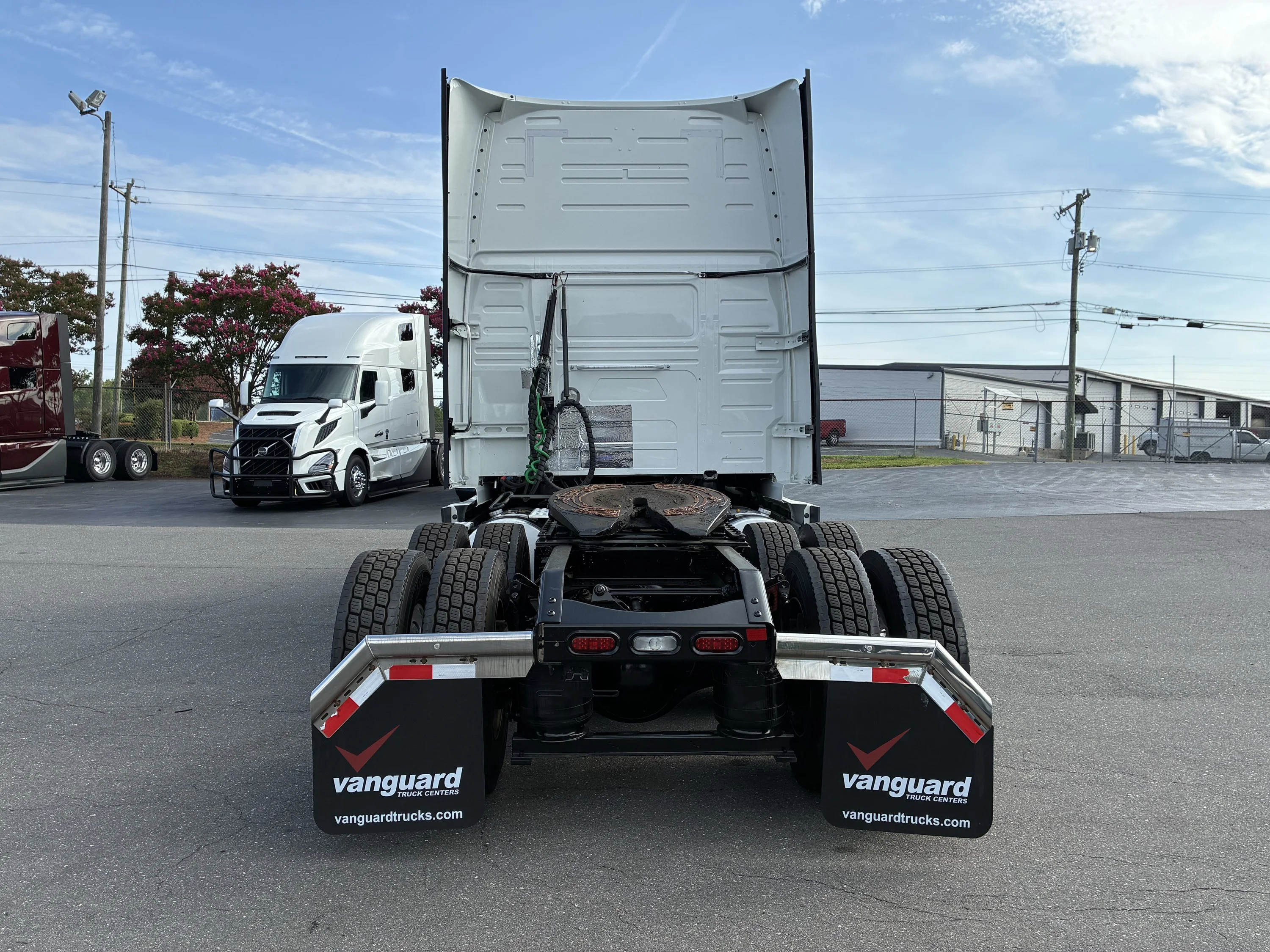 2023 Volvo VNL 860 in Greensboro, NC — photo 4
