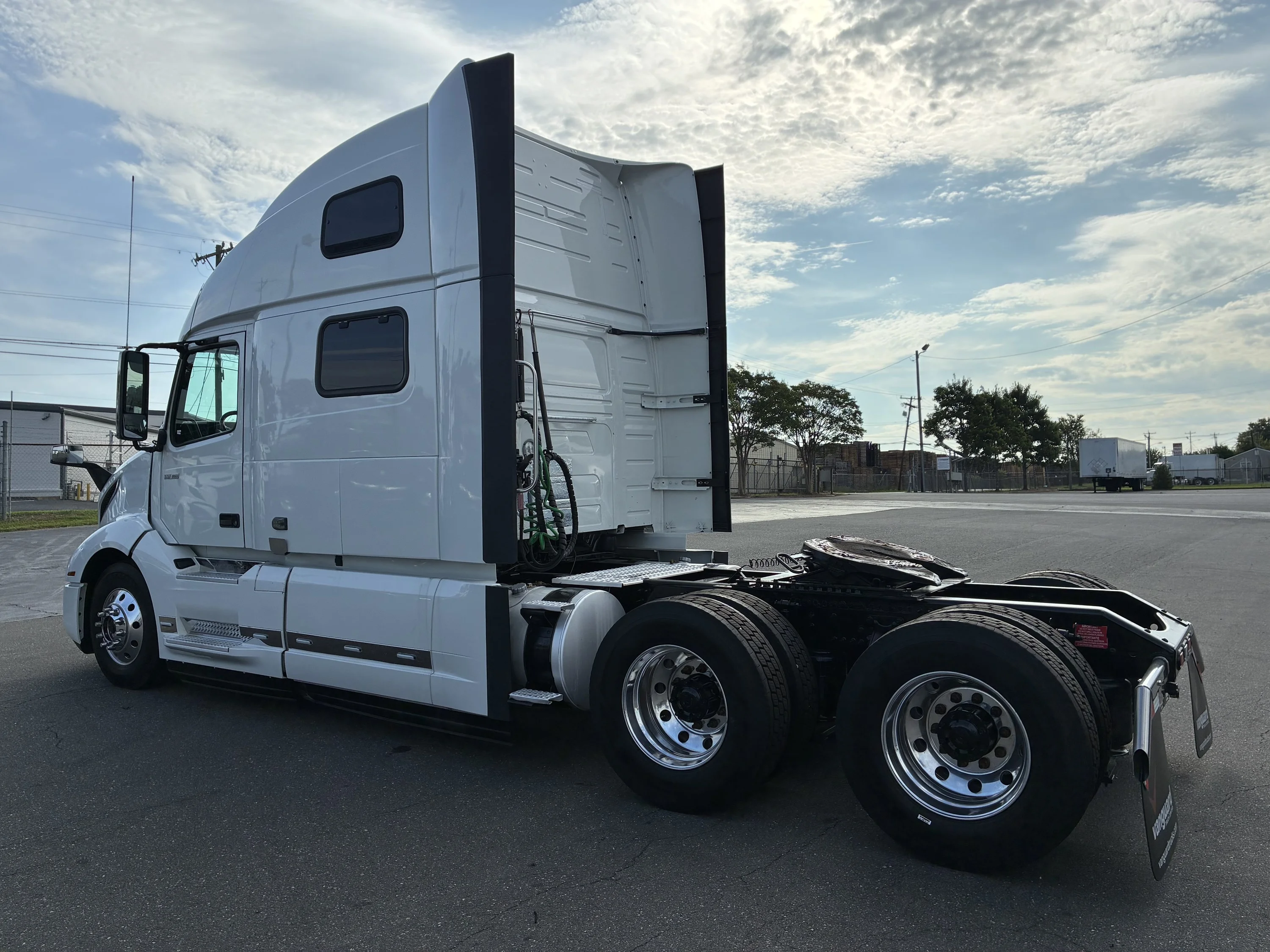 2023 Volvo VNL 860 in Greensboro, NC — photo 13
