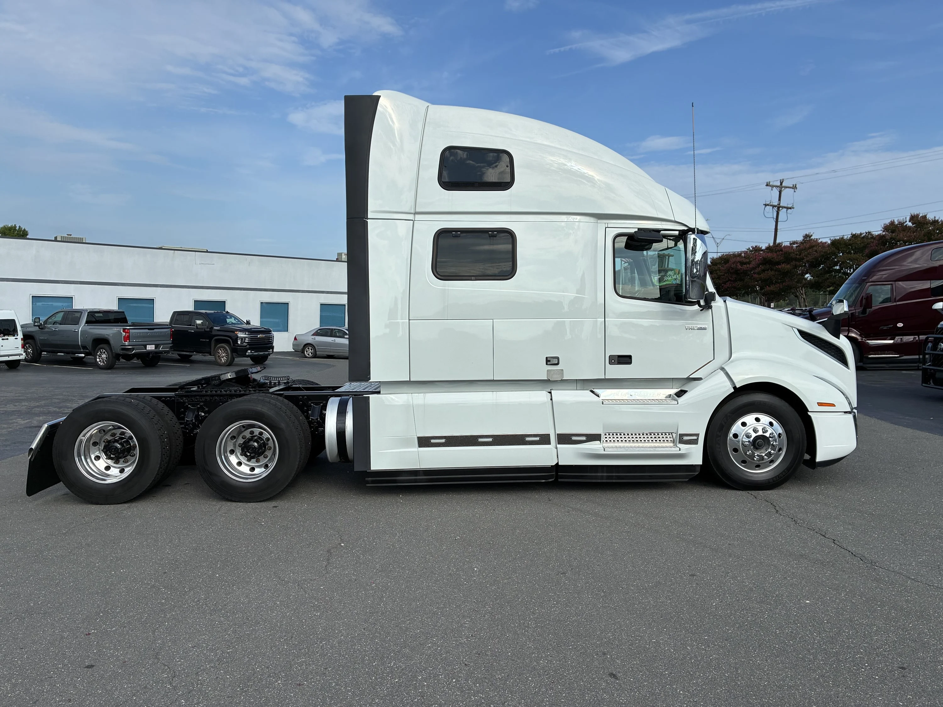 2023 Volvo VNL 860 in Greensboro, NC — photo 2
