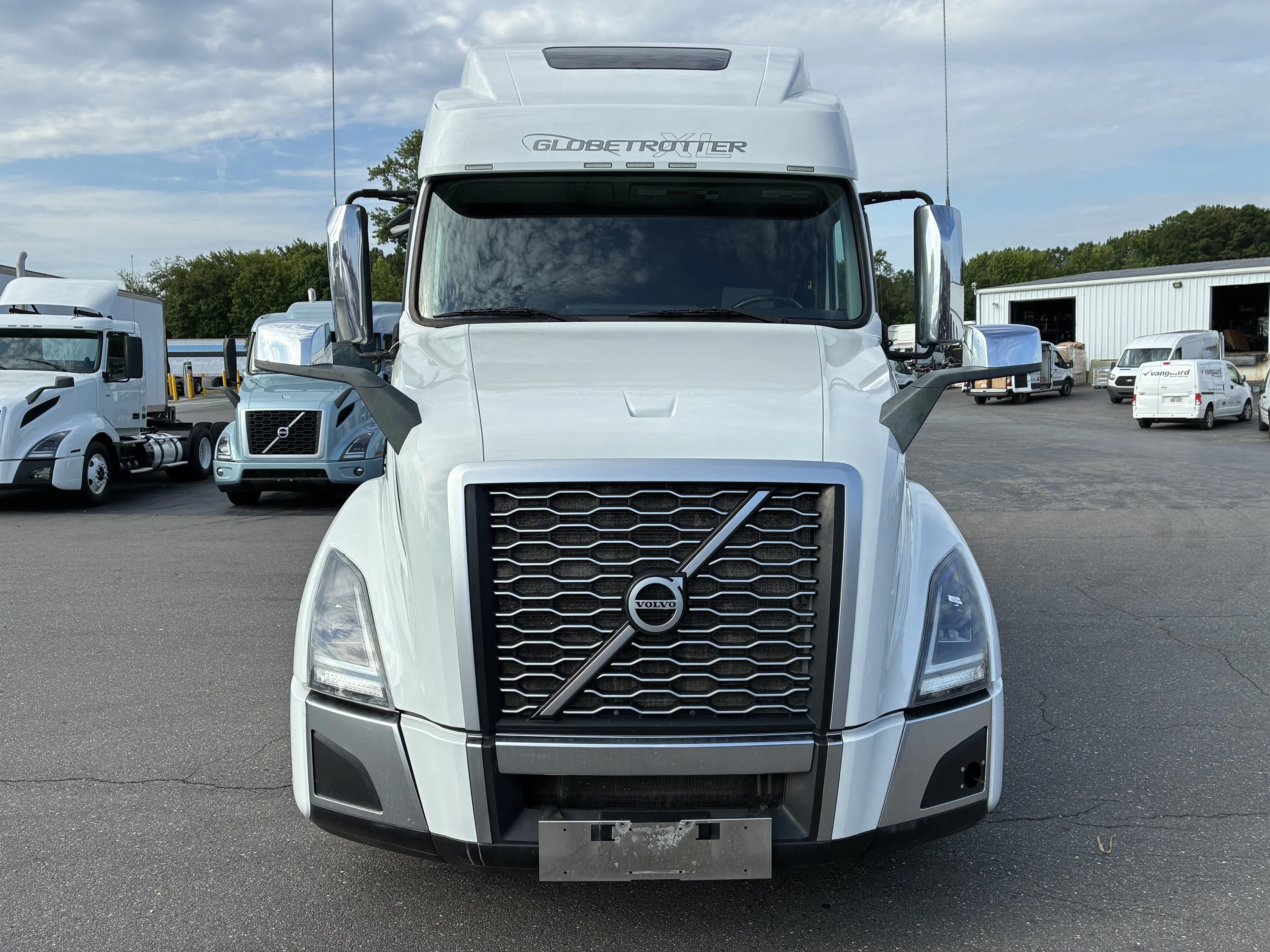 2023 Volvo VNL 860 in Greensboro, NC — photo 17
