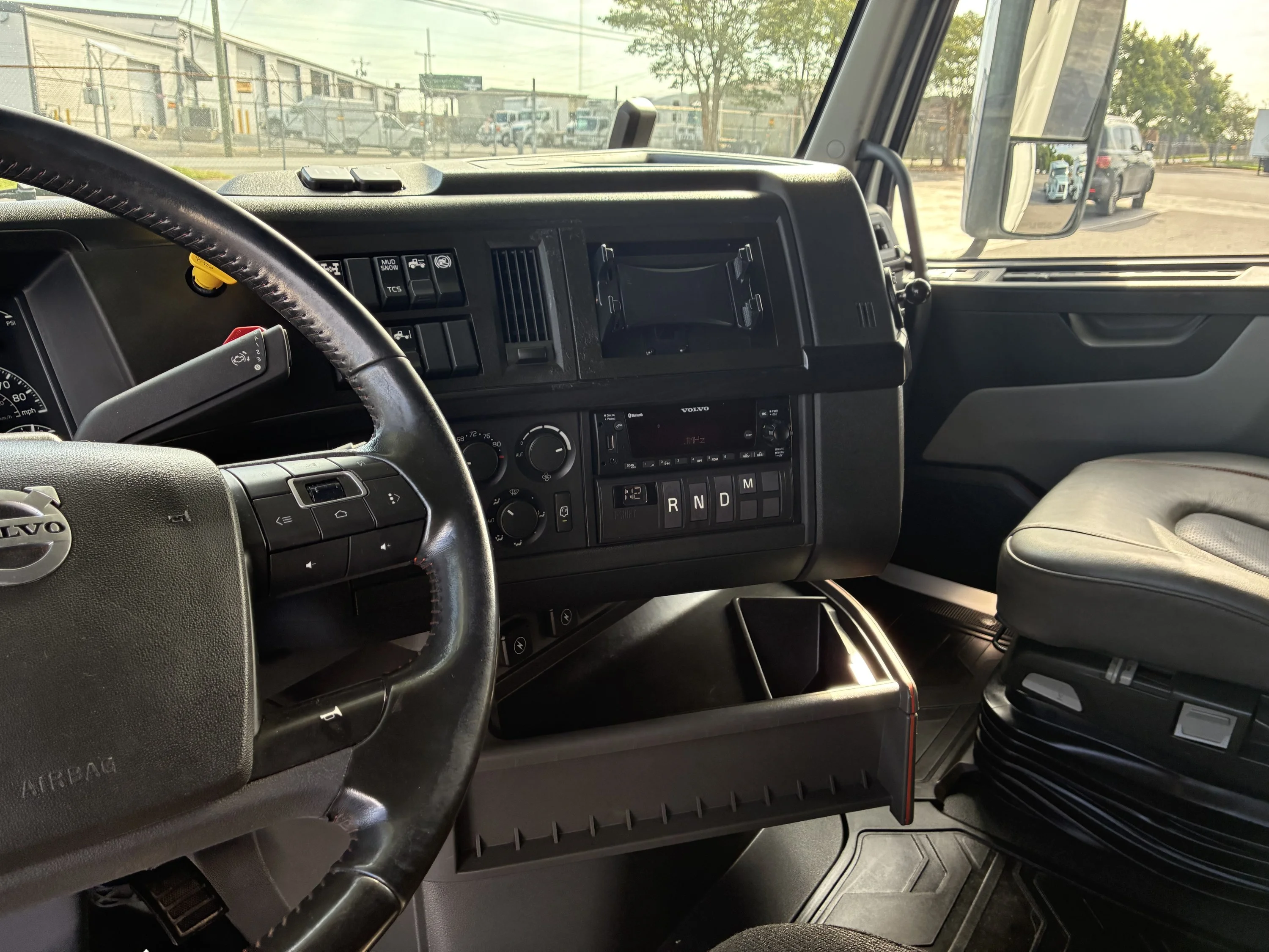 2023 Volvo VNL 860 in Greensboro, NC — photo 10