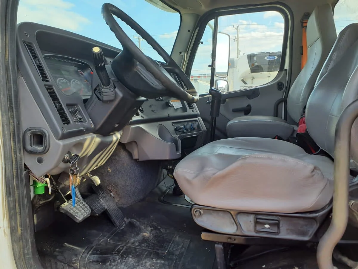 2018 Freightliner 114SD - image 11