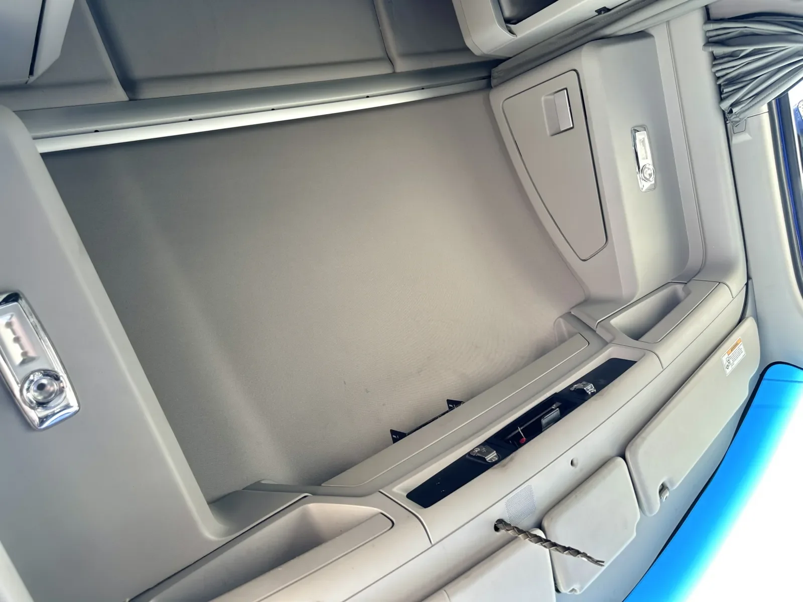 2022 Kenworth W990 - image 20