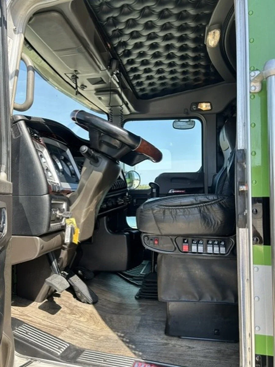 2022 Kenworth W900 — photo 15