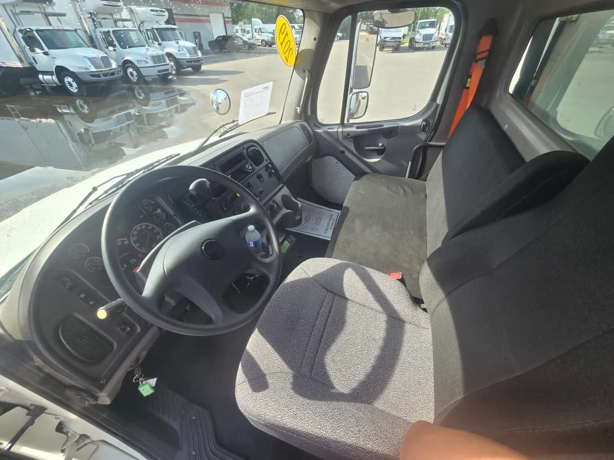 2019 Freightliner M2 106 in Tampa, FL — photo 8