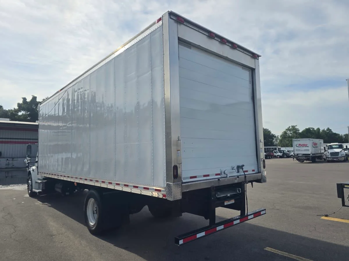 2019 Freightliner M2 106 in Tampa, FL — photo 4
