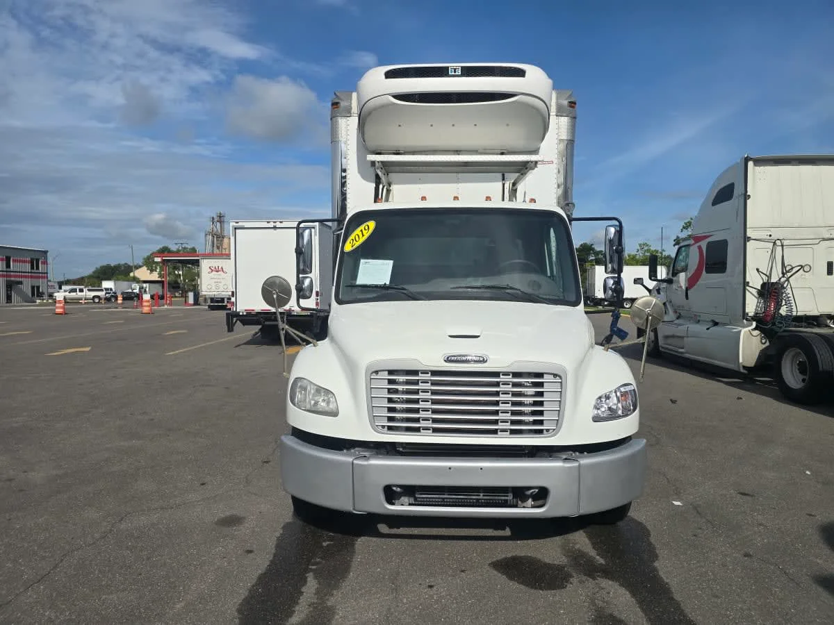 2019 Freightliner M2 106 in Tampa, FL — photo 2