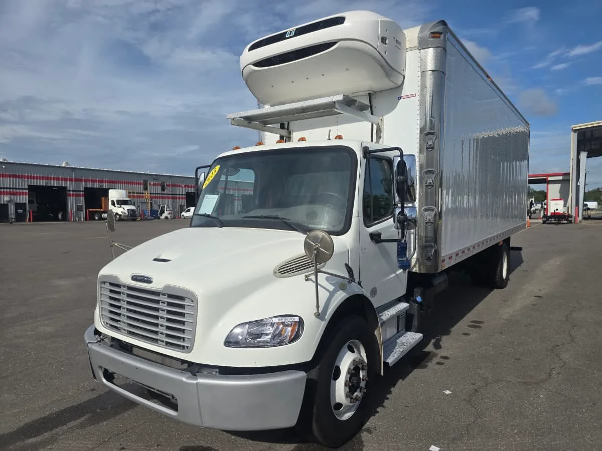 2019 Freightliner M2 106 in Tampa, FL — photo 3
