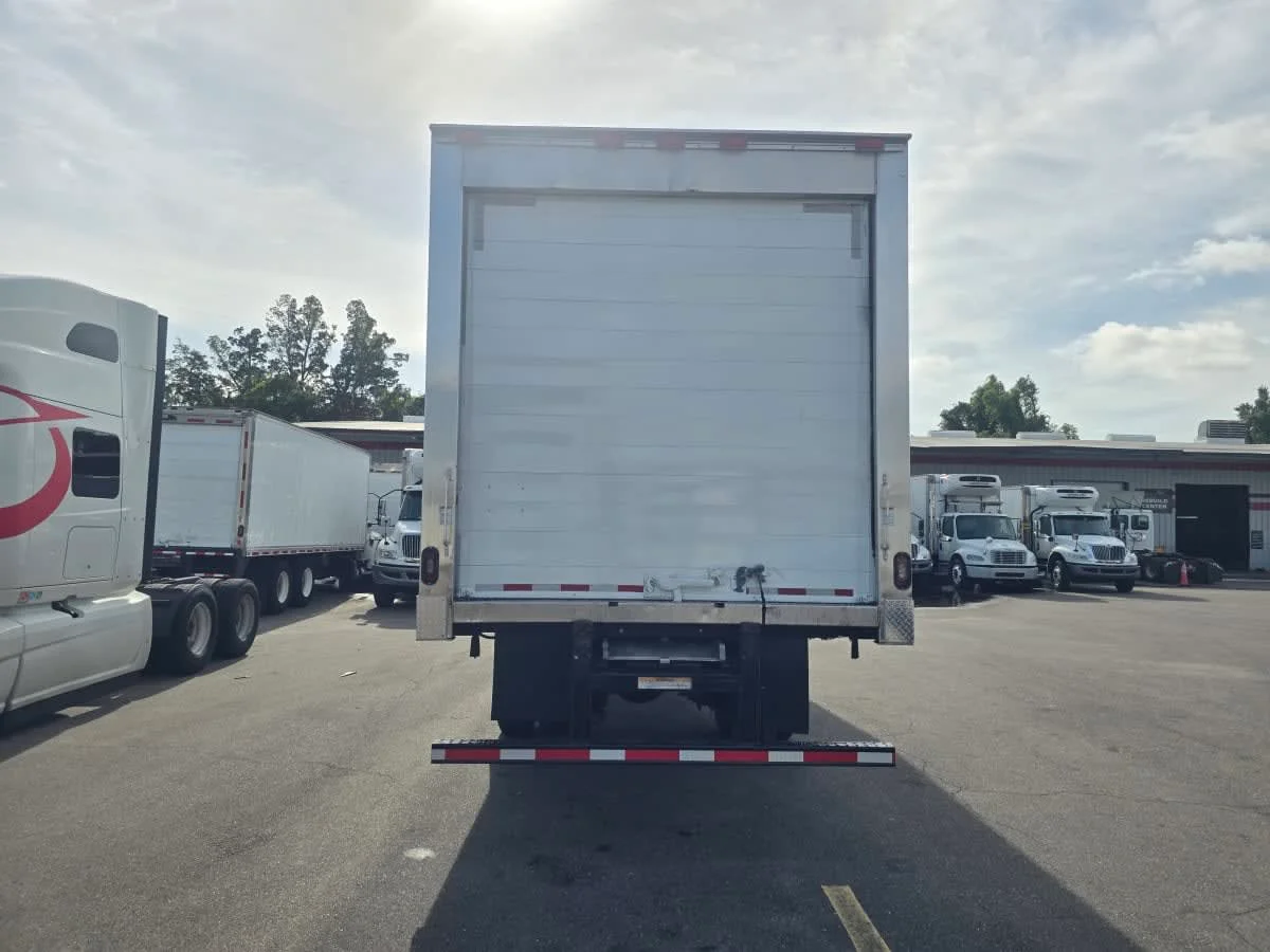 2019 Freightliner M2 106 in Tampa, FL — photo 5